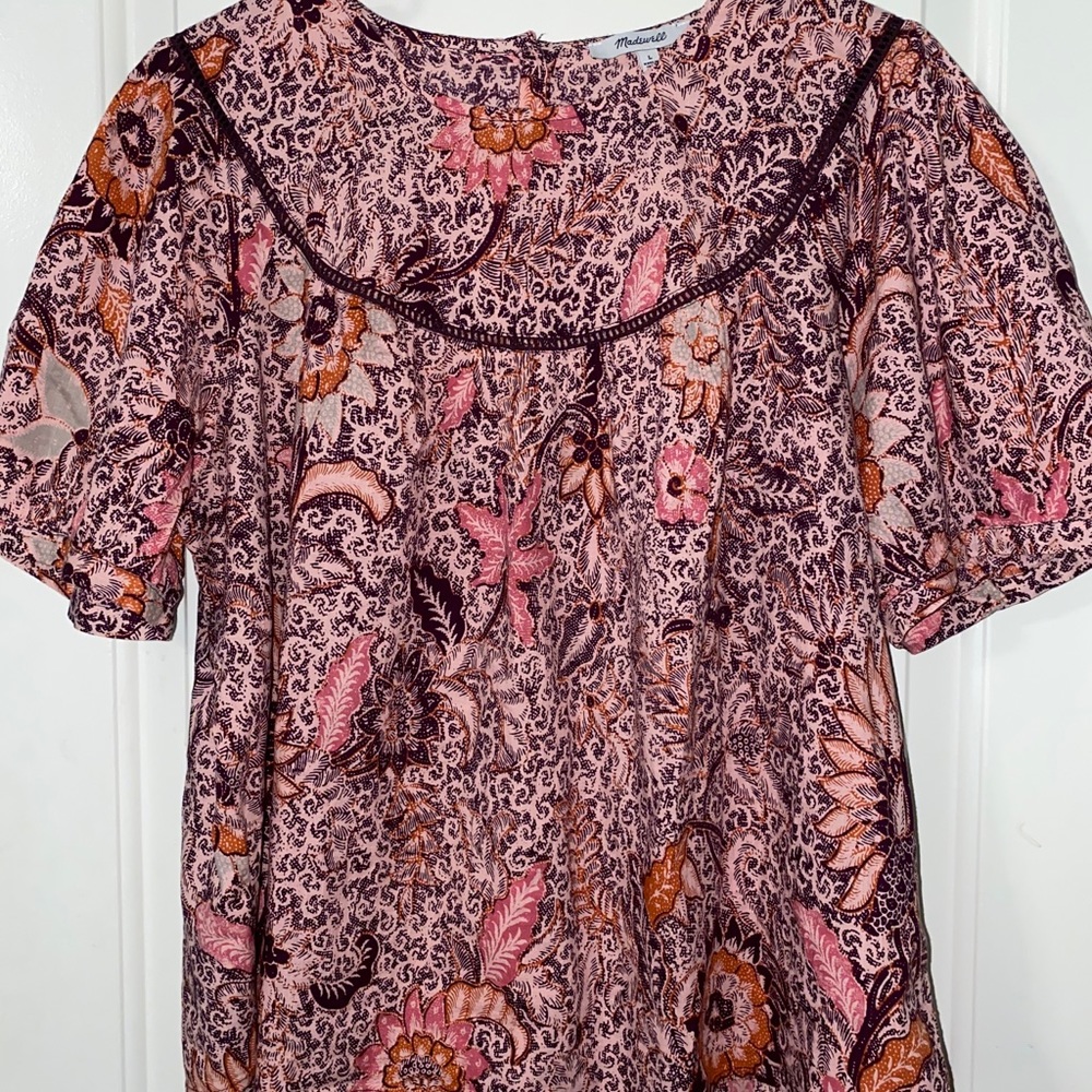Puff sleeved top